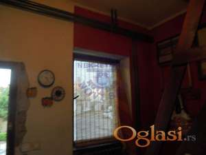 Dvorišni stan na PODBARI!!!