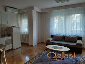 Izdajem jednoiposoban stan na Podbari