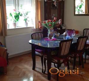 Na prodaju komforan dvosoban stan koji se nalazi na Novoj Detelinari.