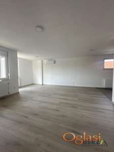  NOV TROSOBAN STAN SA PARKING MESTOM, SAM POČETAK ADICA