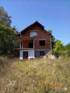 Kuća u Jug Bogdanovcu, površine 86m2 sa placem od 30 ari