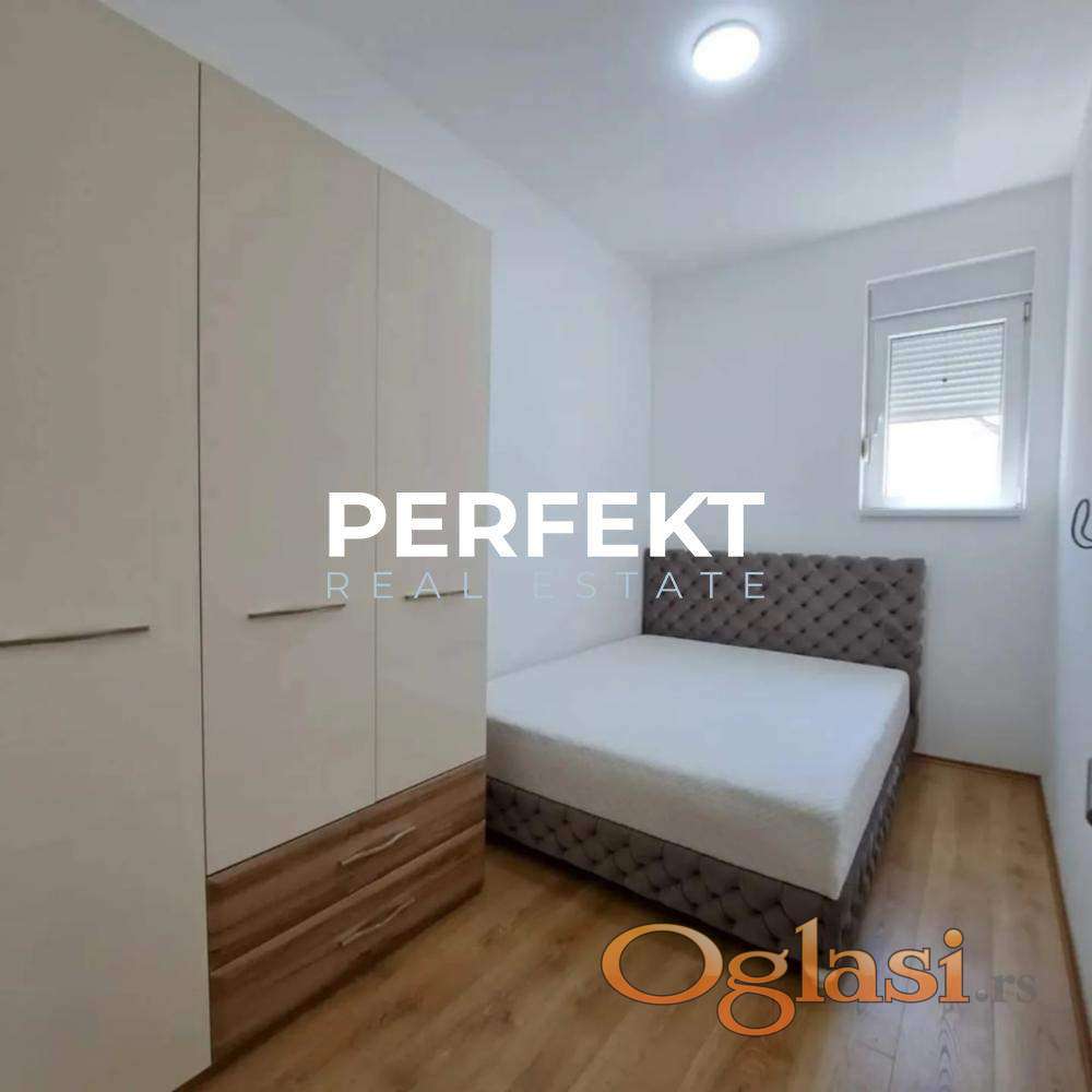 Центр, 40m2, первый этаж с мебелью, две спальни — фото