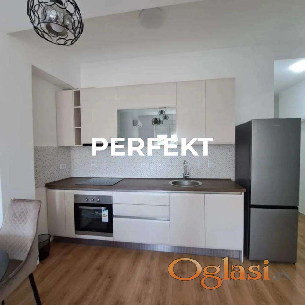 Центр, 40m2, первый этаж с мебелью, две спальни — фото