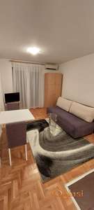 Garsonjera, TOP LOKACIJA, Vlasnik