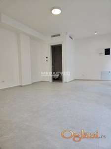 Centar, lokal sa izlogom