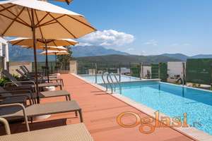 Dvosoban stan u zgradi s bazenom Luštica Centrale. Pogled