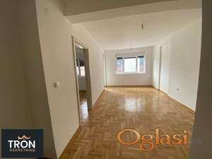 Stan u ravnom delu Banje-100m od centra sa garazom-41m2