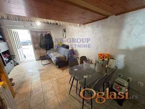 Odlicna garsonjera na Bulevaru !