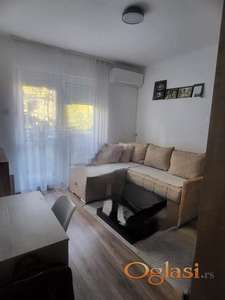 Izdaje se jednoiposoban stan + parking – Rotkvarija, odlična lokacija!