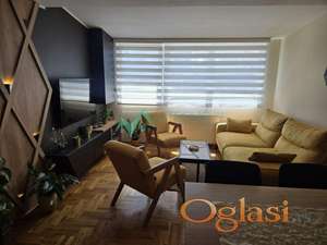 Prodaje se svetao i moderno opremljen troiposoban duplex stan na Novoj Detelinari.