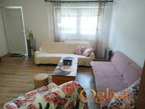 Novi Sad - KOMPLETNO OPREMLJENA GARSONJERA 27M2-51500 EVRA-USELJIVO !!