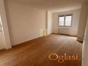 Novogradnja 2.5 stan u porodičnom kraju