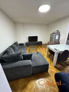 Izdaje se odličan stan kod Pravnog fakulteta, 75m2!