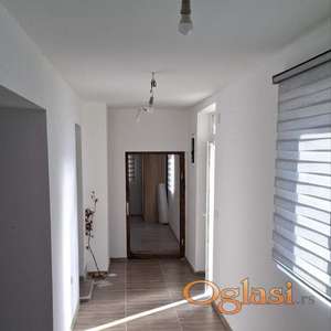 Kompletno renovirana prizemna kuća u Baču!