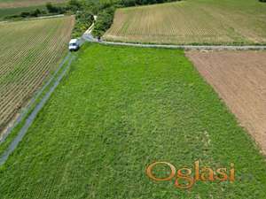 Banstol 1025 m2 - prelep plac