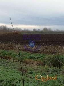 Odličan plac između Rumenke i Kisača