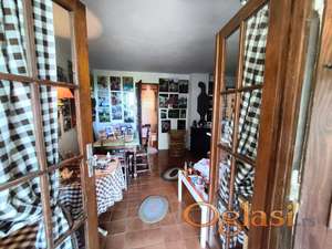 Na prodaju vikendica u Krčedinu