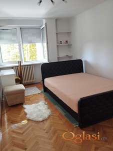 Izdajem sobu Liman 3, 16m2, 140 eur