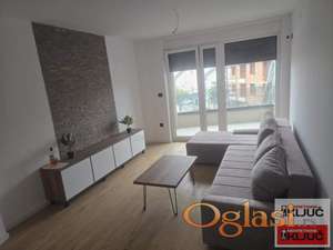 Nov trosoban stan-odmah useljivo