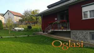 Retko u ponudi!  Odlično  seosko domaćinstvo, kuća 140m2, pomoćni objekat, plac  57.36ari, Stanci kod Kruševca