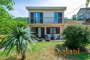 Kuća sa vrtom na Luštici - 250 metara od mora