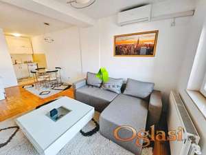 Trosoban stan sa parkingom  u centru ID#7171