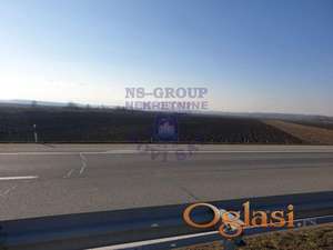 Ravan plac na ulazu u Kać