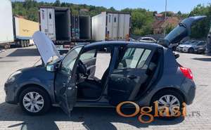 Renault Clio 1.6 - panorama krov , tempomat , registrovan do kraja 2026 godine