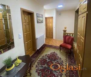 Odličan četvorosoban stan na Spensu!