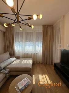 NOV NEUSELJAVAN U NOVOJ ZGRADI SA GARAŽNIM MESTOM NAMEŠTEN DVOSOBAN STAN NA PODBARI 550 EVRA