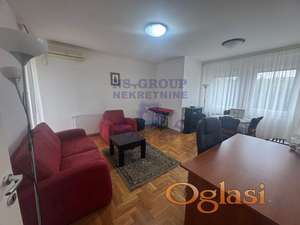 Idealan trosoban stan na Sajmu!