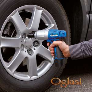 Akumukatorski udarni odvijač za točkove