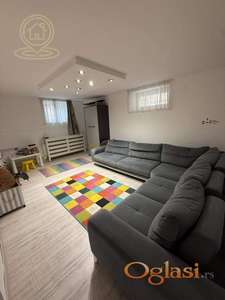 Izdaje se kuća 120m2 Petrovaradin