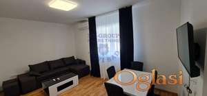 Izdaje se garsonjera od 26m² u Petrovaradinu, Stari Majur, u novoj zgradi.