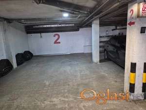IZDAJEM CETRI PARKING MESTA