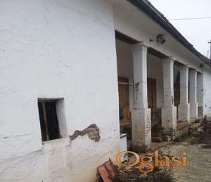 Prodaje se stara kuća u Sivcu, pogodna za rušenje ili potpunu adaptaciju.