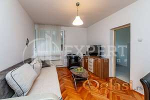 Na prodaju trosobni stan 65m2, u blizini Lutkarskog pozorišta