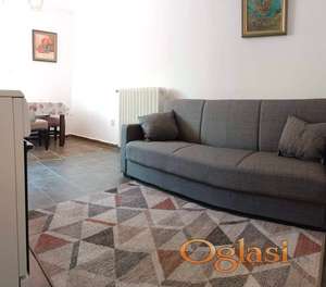 Sajam,stan kod Medicinskog fakulteta 300 e