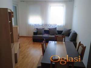 Potpuno namešten PET FRIENDLY jednoiposoban stan na bulevaru Patrijarha Pavla u zgradi sa liftom.