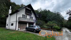 - 186m2 - Vikend kuća u Kosijeriću -