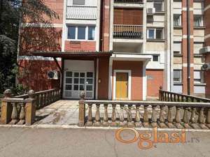 Odličan lokal na Novom Naselju, sa garsonjerom u galeriji!