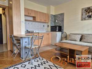 Garsonjera na Keju, Novi Sad, 26 m², 5. sprat