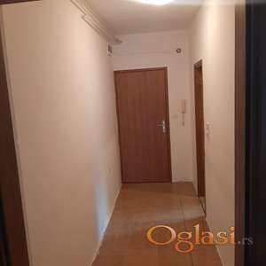 Povoljan polunamesten jednoiposoban stan