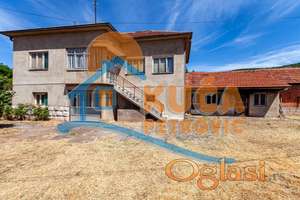 Prodaje se parcela u Gornjom Maejevcu sa dve porodične kuće i više pomoćnih objekata