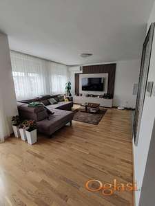 Vlasnik prodaje petosoban stan-parking