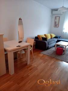 Lepa, namestena garsonjera na Podbari