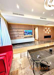 Izdavanje stanova Beograd/Petosoban PENTHOUSE,2 garazna mesta