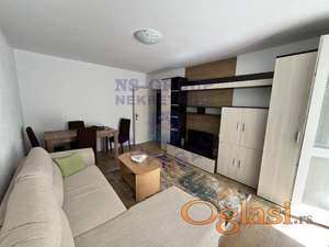 Izdaje se dvosoban stan površine 49m², smešten u blizini Železničke stanice
