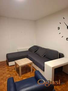 Izdajem stan na atraktivnoj lokaciji pogodan za studente