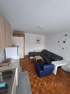 Izdajem stan na atraktivnoj lokaciji pogodan za studente